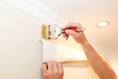 Pose de papier peint à Langé — revêtements muraux et toiles de verre